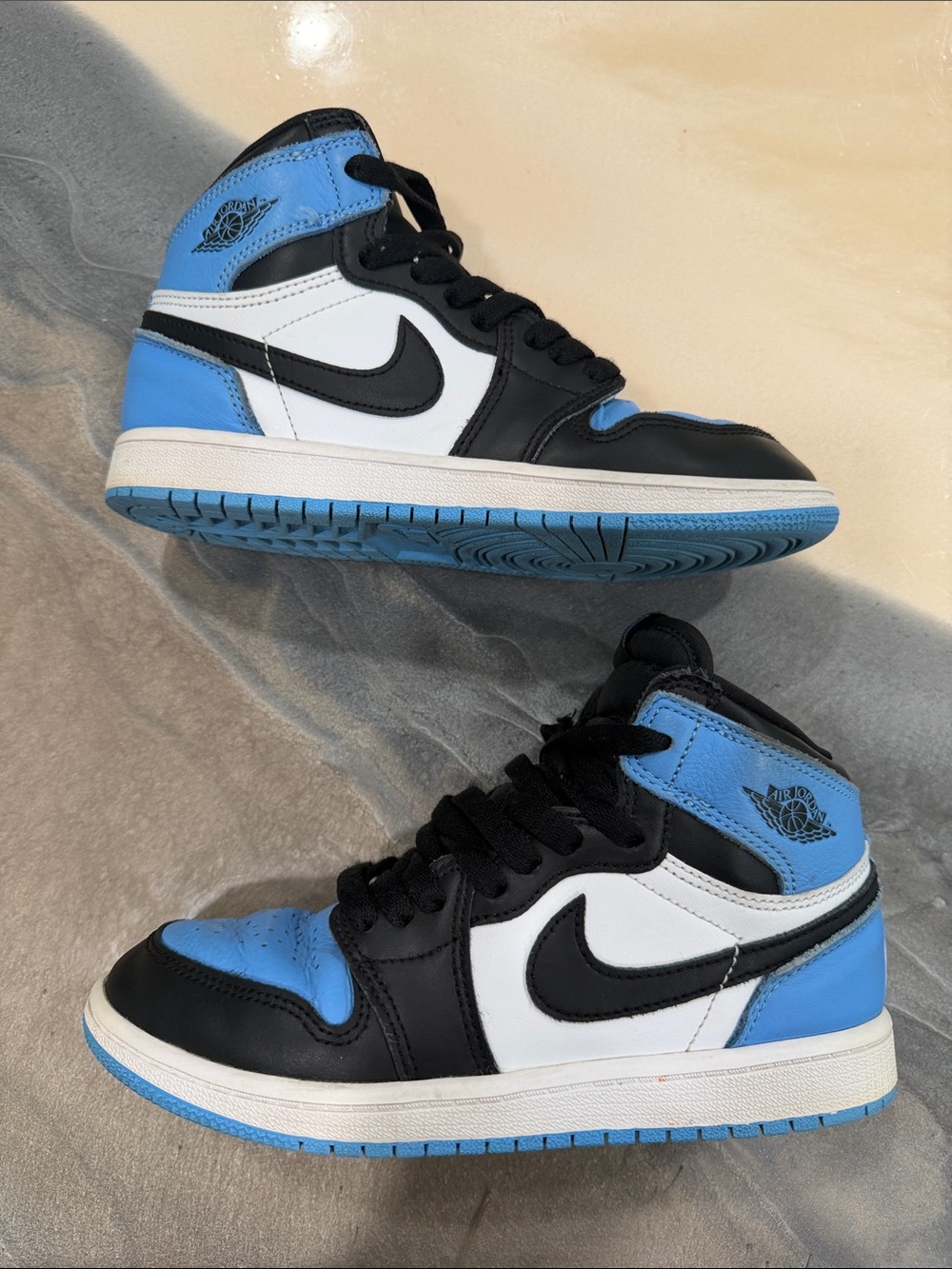 Nike Air Jordan 1 Mid White Black University Blue